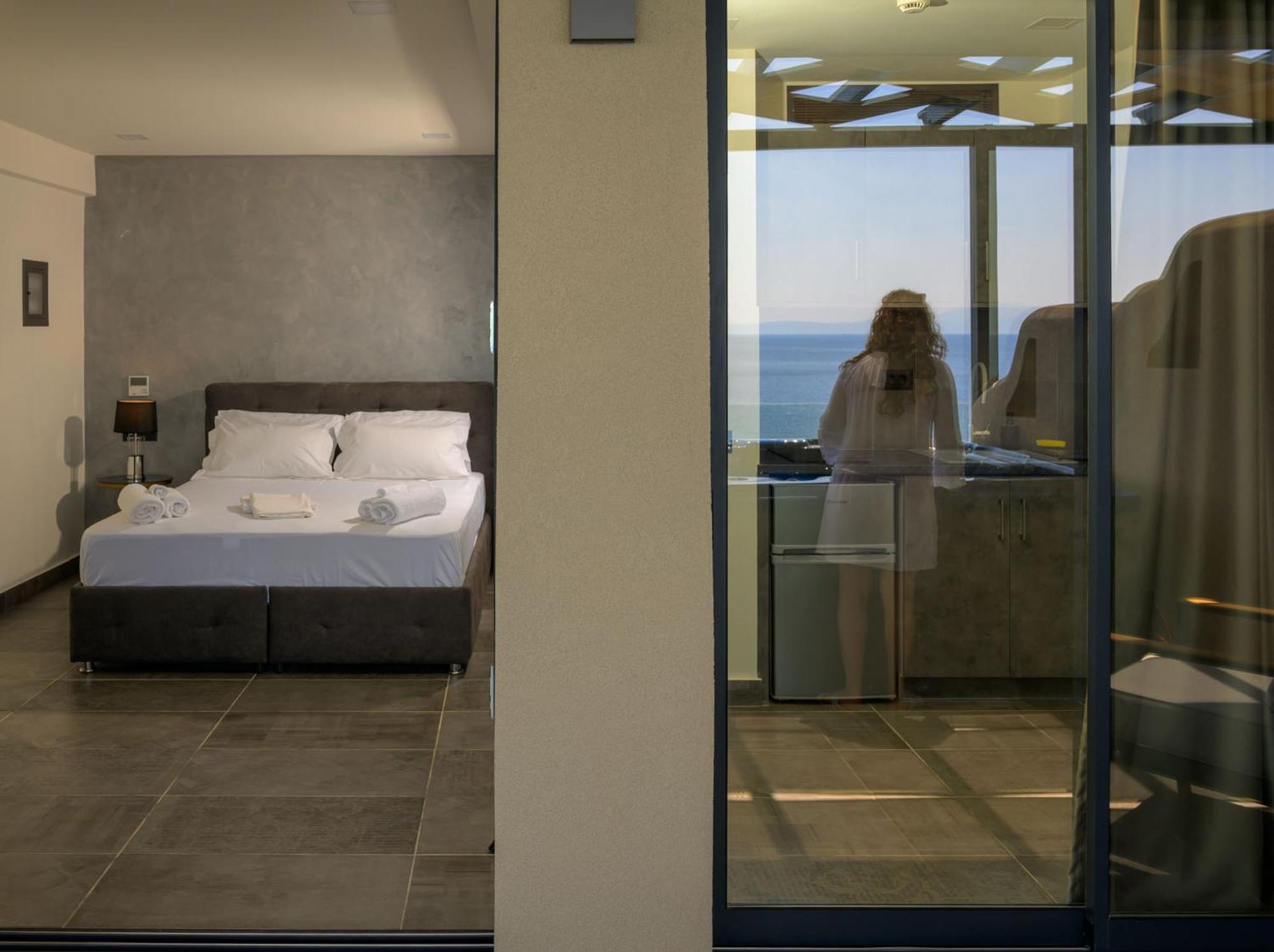 Olive Green Studios And Apartments Plomari ภายนอก รูปภาพ